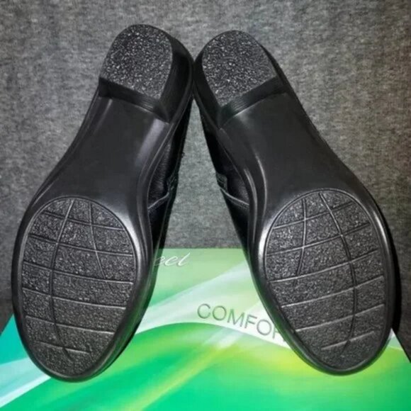 Easy Street Womens Black Damita Block Heel Booties Size 9.5W NWT - Picture 2 of 4